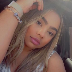 Meet your Posher, Desiree marlene